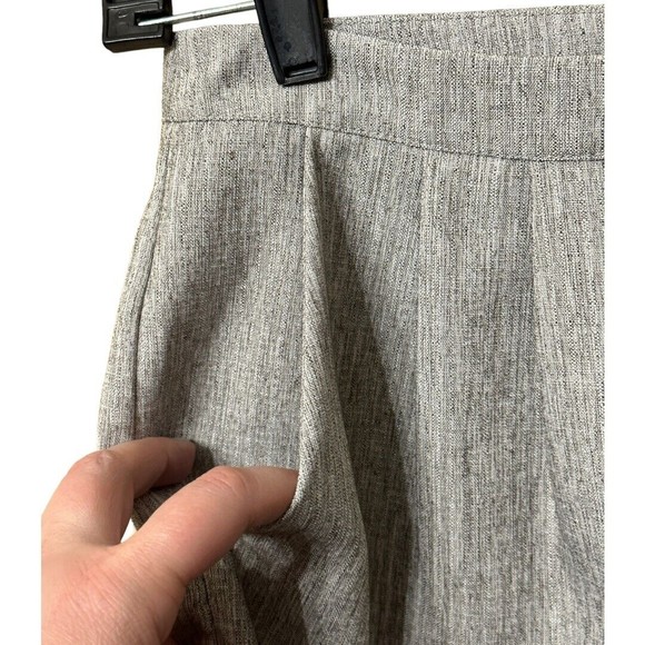 Xenia Boutique gray high waisted pleated shorts 2  Inch inseam size 4 - Picture 4 of 9